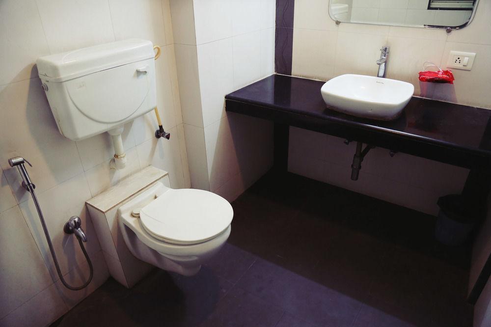 Oyo Rooms Yerwada Chowk Pune Bagian luar foto